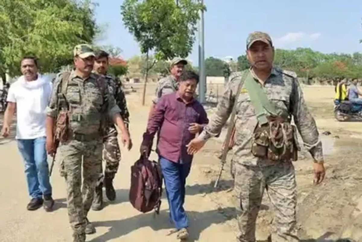 झारखंड के गिरिडीह और कोडरमा में रिश्वत लेते दो सरकारी कर्मी गिरफ्तार झारखंड के गिरिडीह और कोडरमा में रिश्वत लेते दो सरकारी कर्मी गिरफ्तार