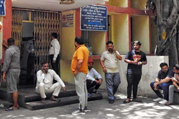 दिल्ली : अस्पताल में लगी आग की फॉरेंसिक टीम ने की जांच, दिल्ली स्वास्थ्य विभाग ने भी की अहम बैठक