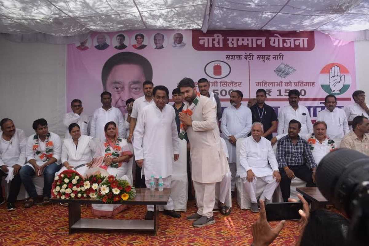 चंबल में भाजपा को बड़ा झटका, जिला पंचायत सदस्य सहित 15 नेता कांग्रेस में शामिल