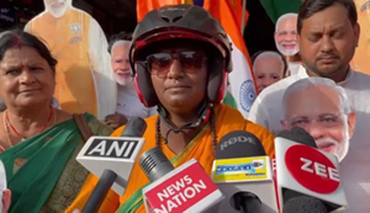 नरेंद्र मोदी को तीसरी बार पीएम बनाने के लिए देशभर में बुलेट से घूम रही यह महिला नरेंद्र मोदी को तीसरी बार पीएम बनाने के लिए देशभर में बुलेट से घूम रही यह महिला
