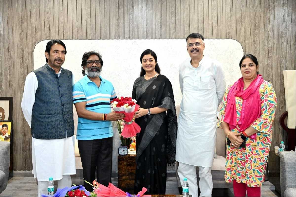 झारखंड : कांग्रेस नेताओं ने सीएम हेमंत सोरेन से की मुलाकात, रखीं 11 मांगें