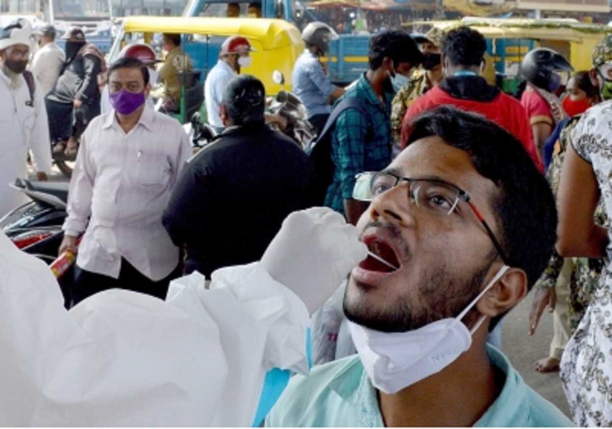 कोरोना ने फिर बढ़ाई टेंशन, 24 घंटे में आए 6395 नए केस, 33 की मौत