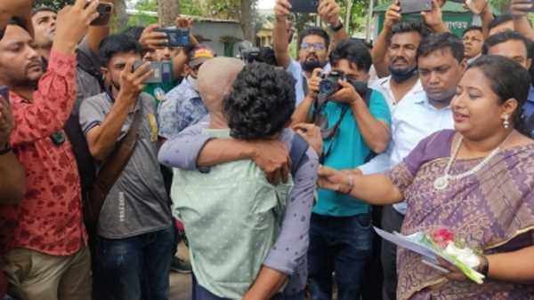 गलती से भारत में घुसे मानसिक रूप से दिव्यांग 5 बांग्लादेशी नागरिकों को इलाज के बाद वापस भेजा गया गलती से भारत में घुसे मानसिक रूप से दिव्यांग 5 बांग्लादेशी नागरिकों को इलाज के बाद वापस भेजा गया