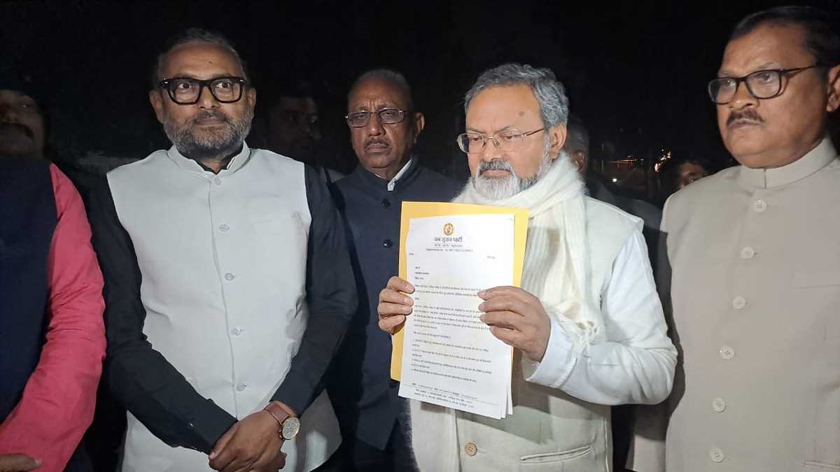 पटना : छात्रों की मांग लेकर जन सुराज का प्रतिनिधिमंडल राजभवन पहुंचा, राज्यपाल ने की प्रशांत किशोर से अनशन तोड़ने की अपील