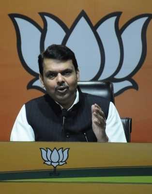 महाराष्ट्र में राजनीतिक उथल-पुथल के बीच देवेंद्र फडणवीस दिल्ली पहुंचे...शाह से करेंगे मुलाकात