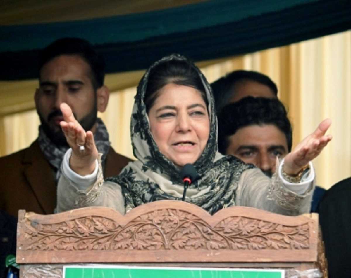 महबूबा और तीन पूर्व विधायकों को सरकारी आवास खाली करने का आदेश