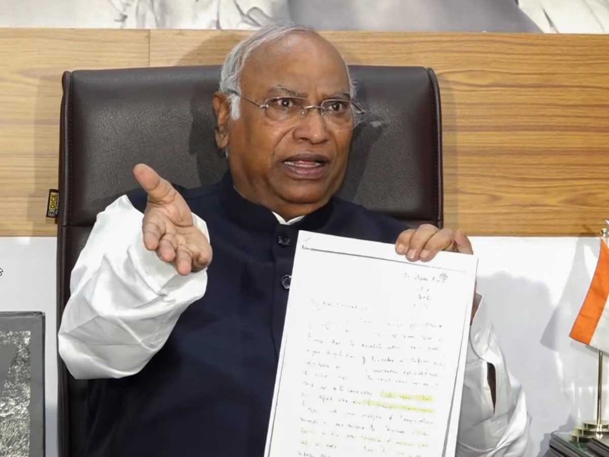 जाति जनगणना कराने के साथ एससी एसटी उप-योजना फिर लागू करे सरकार : खरगे जाति जनगणना कराने के साथ एससी एसटी उप-योजना फिर लागू करे सरकार : खरगे