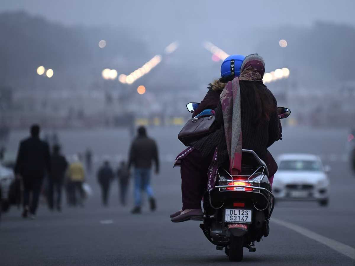 दिल्ली-एनसीआर में कोल्ड वेव की दस्तक, न्यूनतम तापमान 4 डिग्री पहुंचा