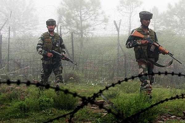 नियंत्रण रेखा पर पाकिस्तान ने की गोलीबारी, एक जवान शहीद