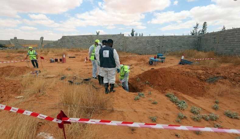 लीबिया में सामूहिक कब्रों से चार अज्ञात शव बरामद