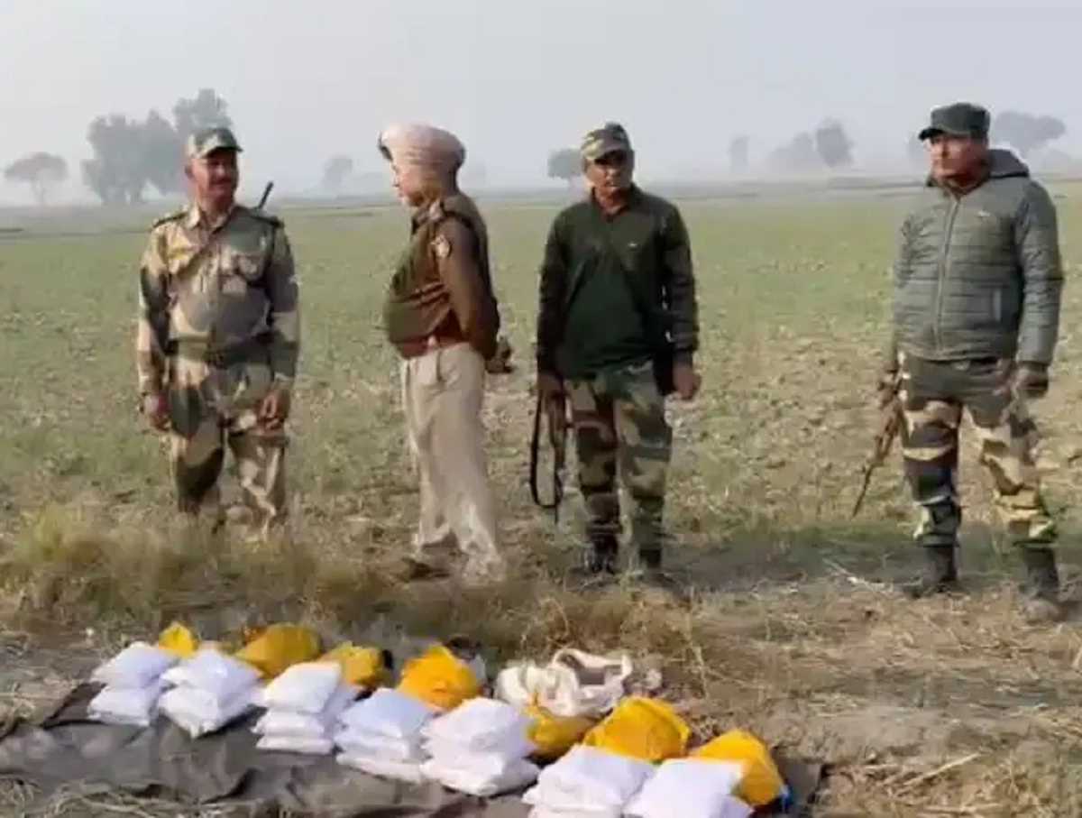 पाकिस्तान ने ड्रोन से भेजी 25 किलो हेरोइन, बीएसएफ ने किया बरामद
