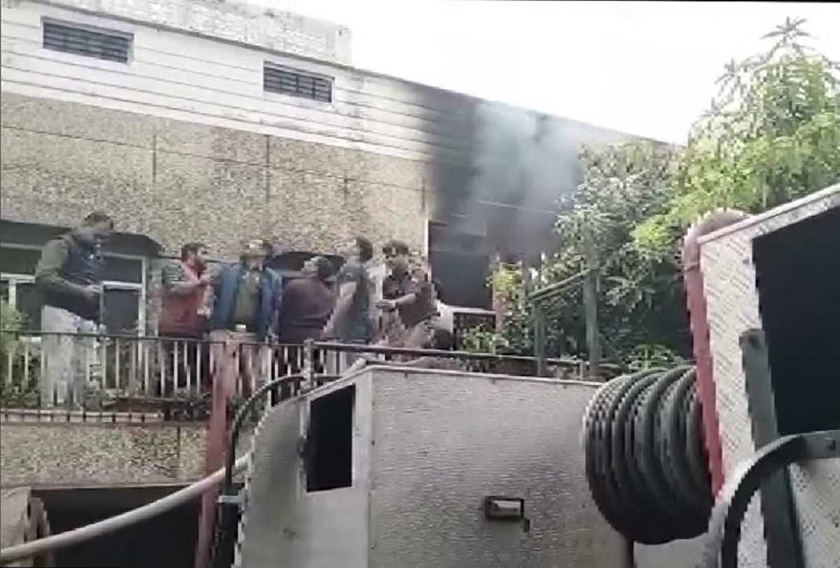 Uttar Pradesh: लखनऊ के विकासनगर इलाके में लगी आग, बुजुर्ग की मौत Uttar Pradesh: लखनऊ के विकासनगर इलाके में लगी आग, बुजुर्ग की मौत