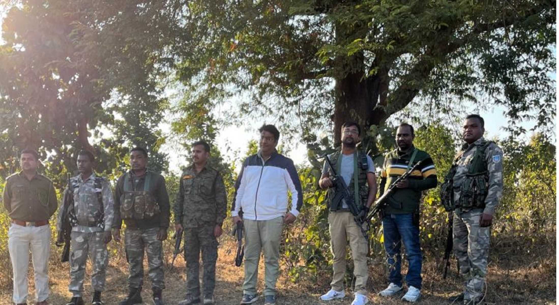 रांची के बुढ़मू में पुलिस-नक्सलियों में मुठभेड, 100 राउंड से ज्यादा चली गोलियां रांची के बुढ़मू में पुलिस-नक्सलियों में मुठभेड, 100 राउंड से ज्यादा चली गोलियां