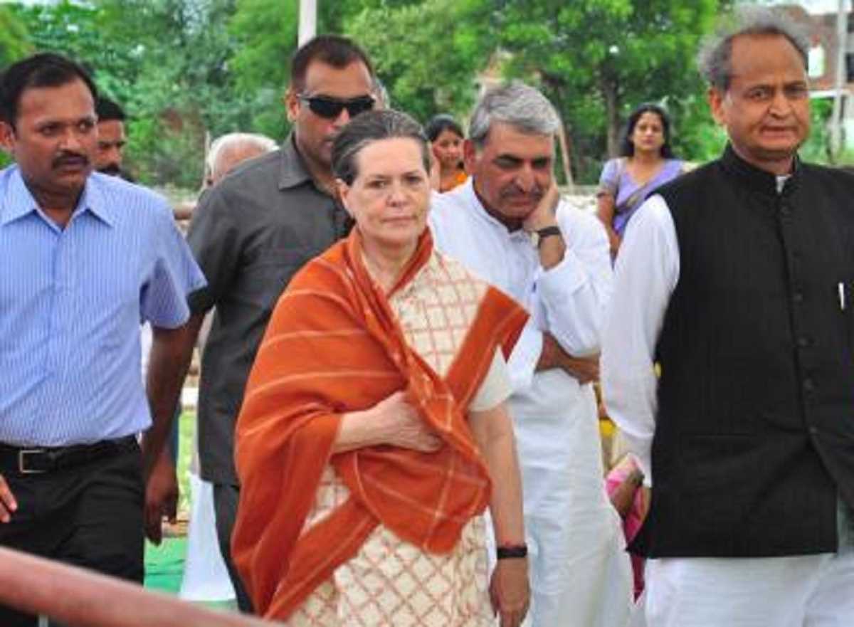 कांग्रेस अध्यक्ष चुनाव संकट खत्म करने के लिए सोनिया से मिल सकते हैं गहलोत