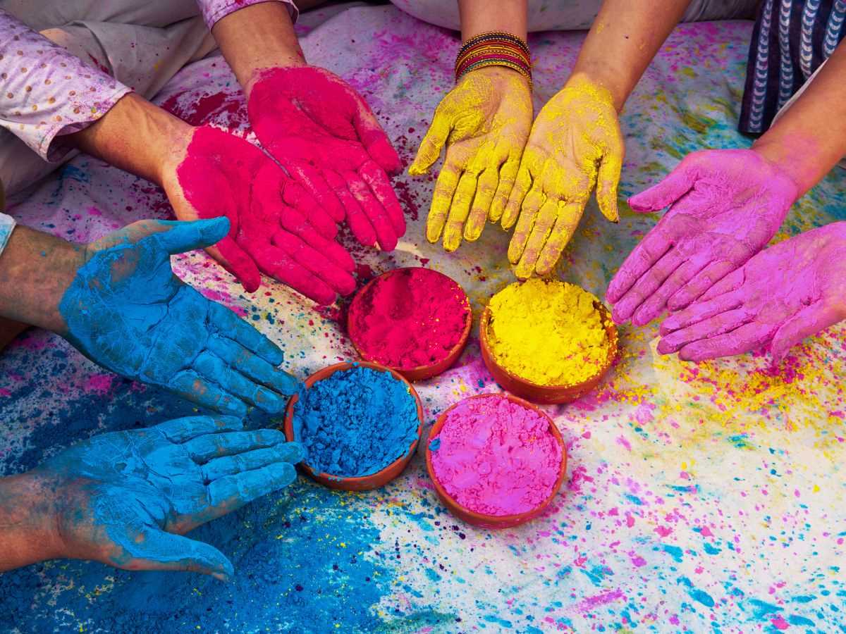 होली पर पानी होने और दिल की सियाही धोने की जरूरत