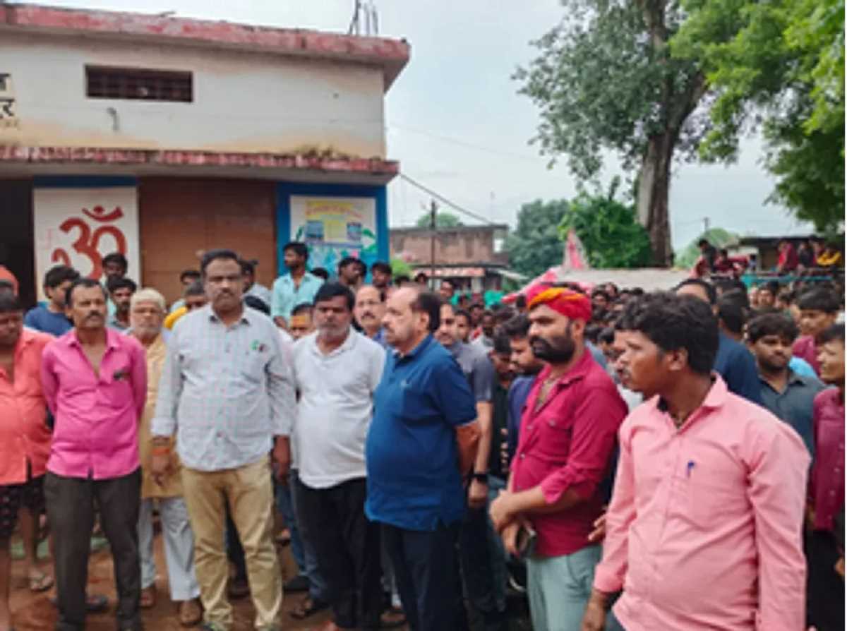 सागर में दीवार गिरने से नौ बच्चों की मौत, सीएम ने किया आर्थिक सहायता का ऐलान सागर में दीवार गिरने से नौ बच्चों की मौत, सीएम ने किया आर्थिक सहायता का ऐलान