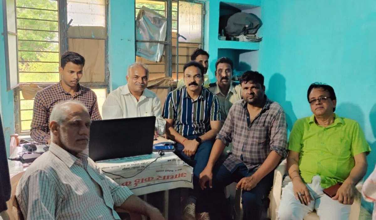 7 हज़ार की रिश्वत लेते राजस्व निरीक्षक को लोकायुक्त ने  रंगे हाथ पकड़ा