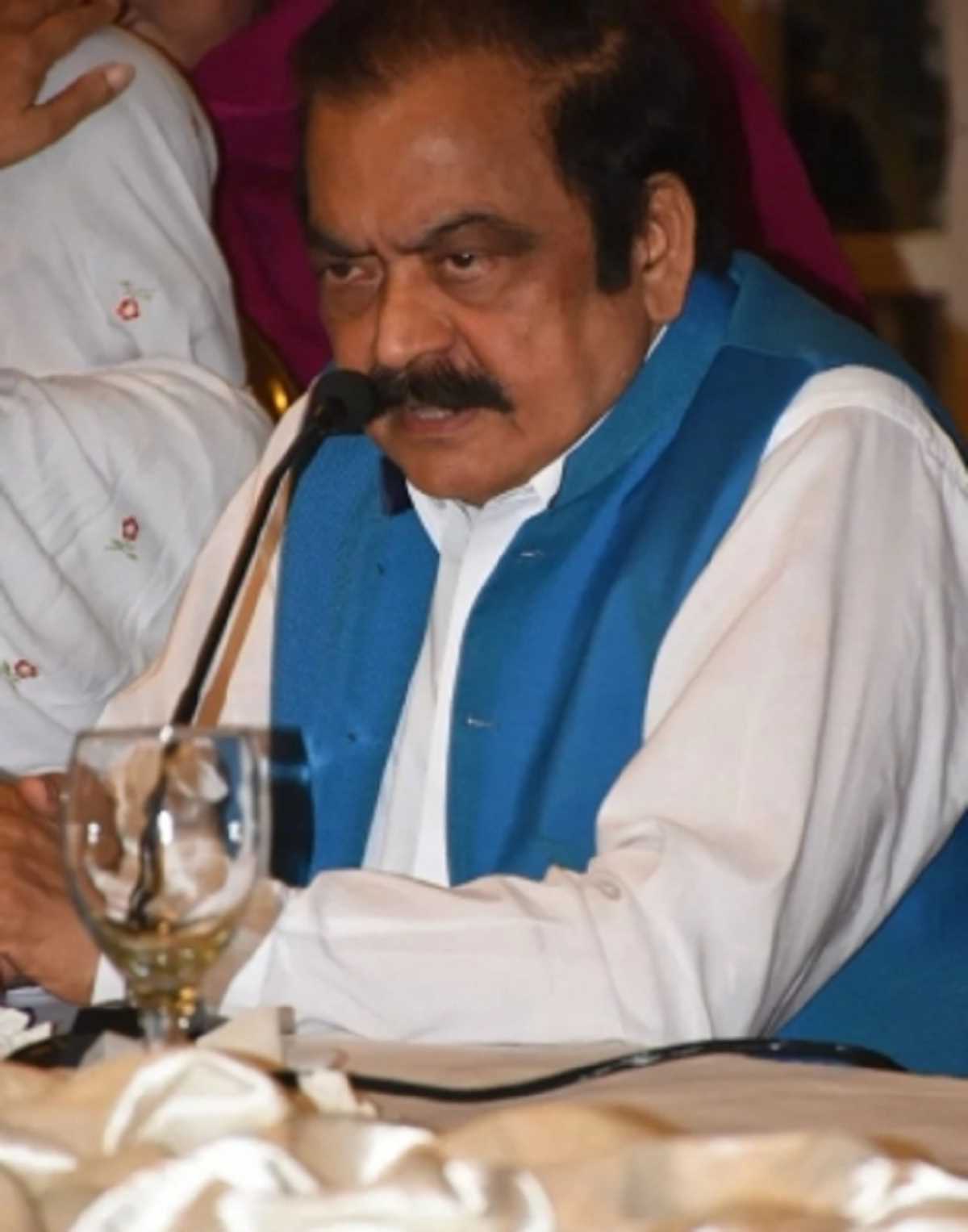 पाक मंत्री ने इमरान को दी चुनौती- साबित करो कि चार गालियां लगीं पाक मंत्री ने इमरान को दी चुनौती- साबित करो कि चार गालियां लगीं