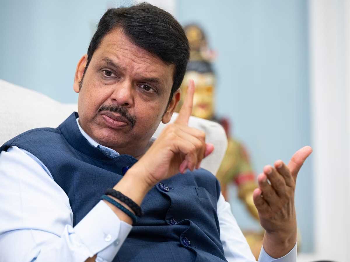 इस चुनाव में वोटों का धर्म युद्ध लड़ेंगे : फडणवीस