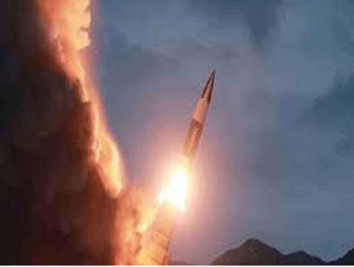 उत्तर कोरिया ने दो बैलिस्टिक मिसाइलें दागीं