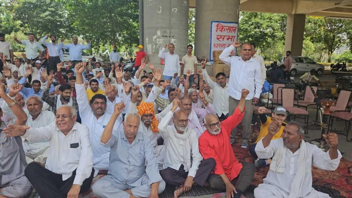 किसानों की ग्रेनो प्राधिकरण चेयरमैन से वार्ता के बाद मांगों पर नहीं बनी सहमति