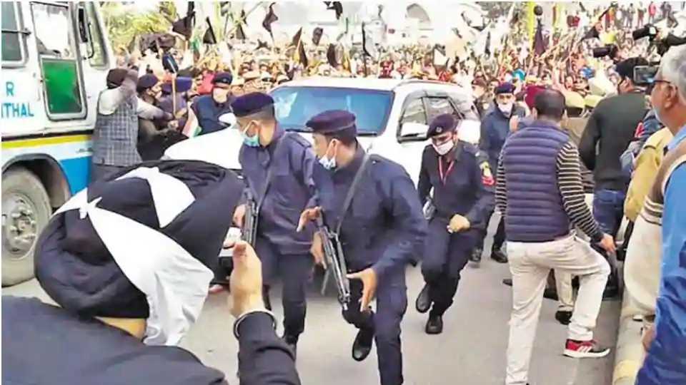 खट्टर को काले झंडे दिखाये जाने के दो दिन बाद अंबाला पुलिस अधीक्षक का हुआ तबादला