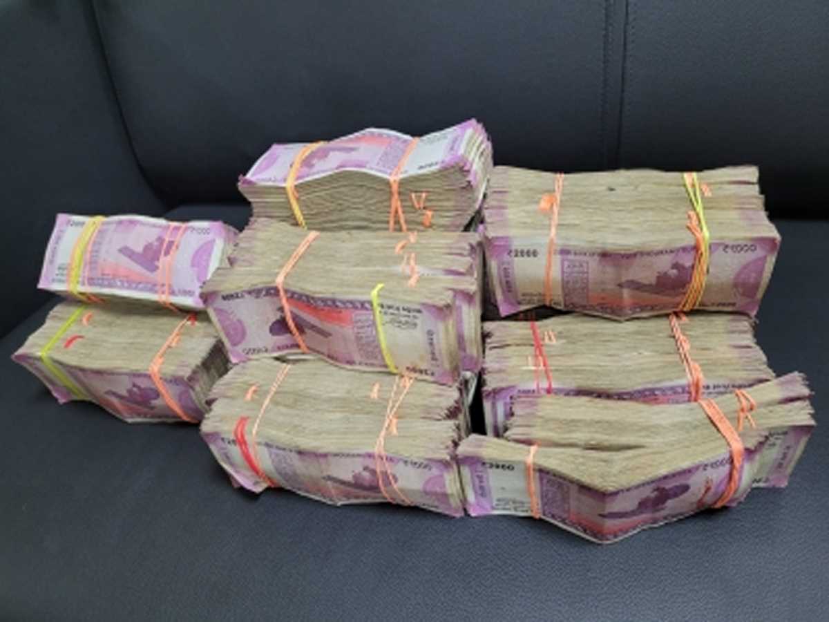 दिल्ली आबकारी नीति घोटाला : ईडी ने कारोबारी के घर से एक करोड़ रुपये बरामद किए