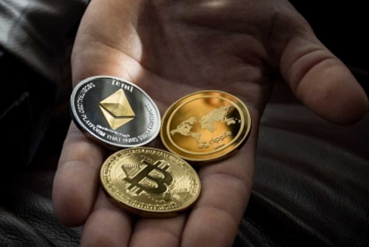 ईडी ने क्रिप्टोकरेंसी में डील करने वाले मोबाइल ऐप दफ्तरों पर छापे मारे