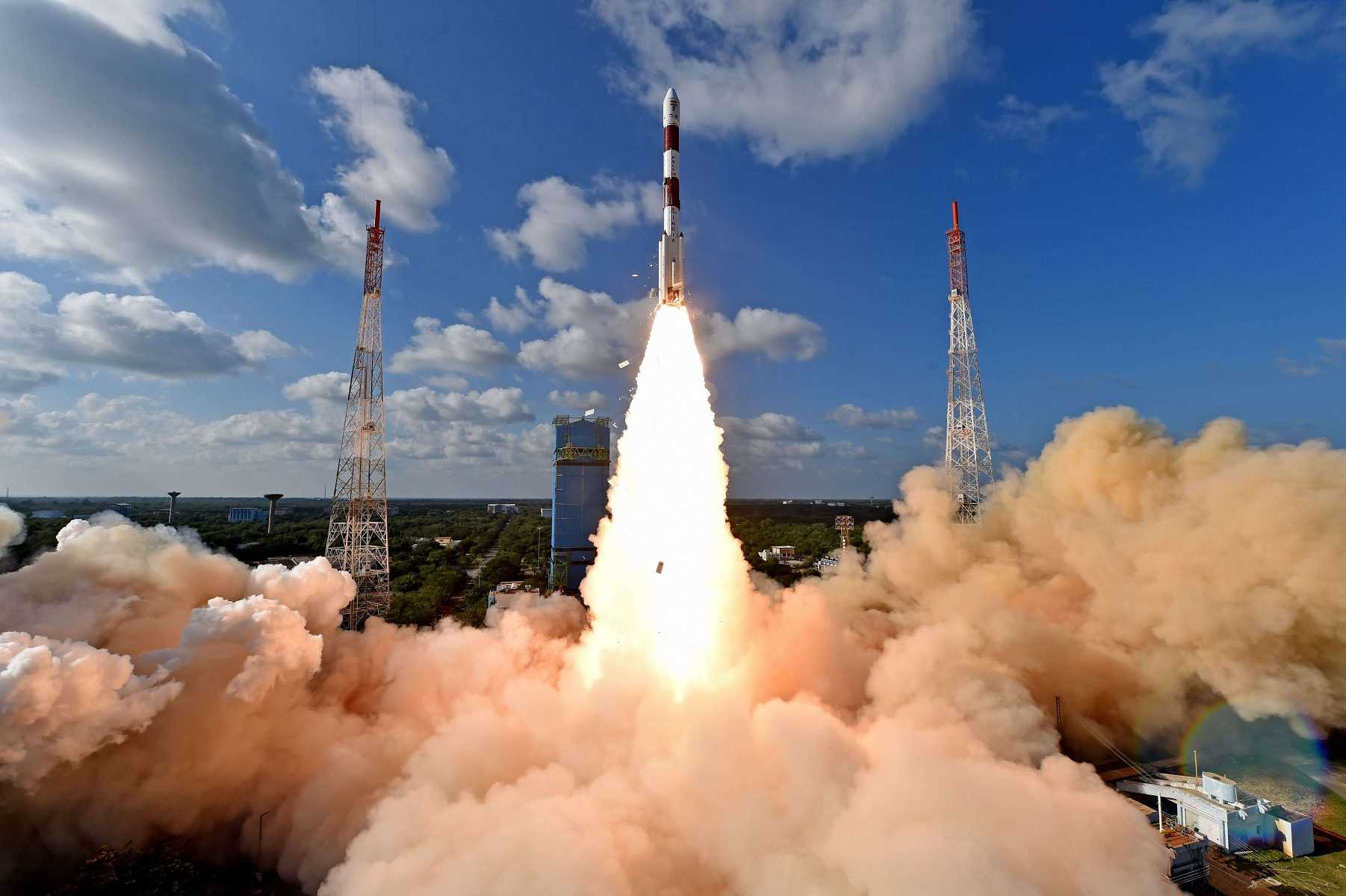 ISRO: इसरो ने लॉन्च किया अपना सबसे छोटा रॉकेट SSLV-D2, जानिए इसके बारे में सब कुछ
