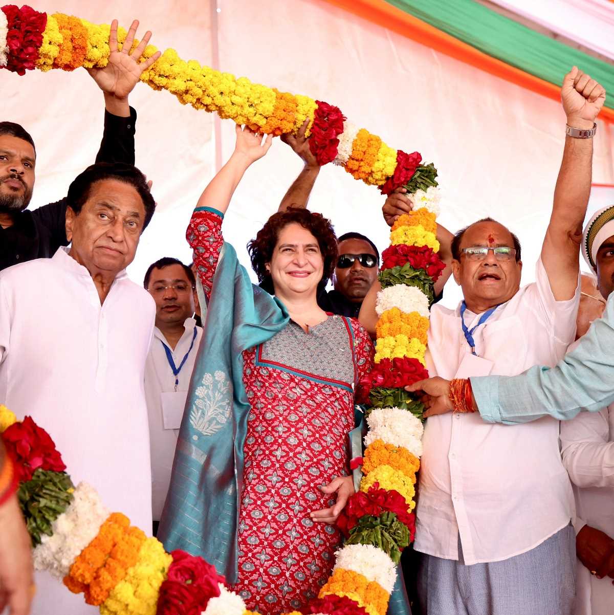 बुंदेलखंड में प्रियंका का चुनावी दौरा, दमोह में जनसभा को कर रहीं संबोधित