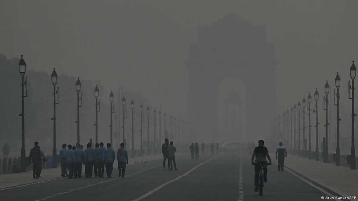 दिल्ली में एक बार फिर वायु आपातकाल