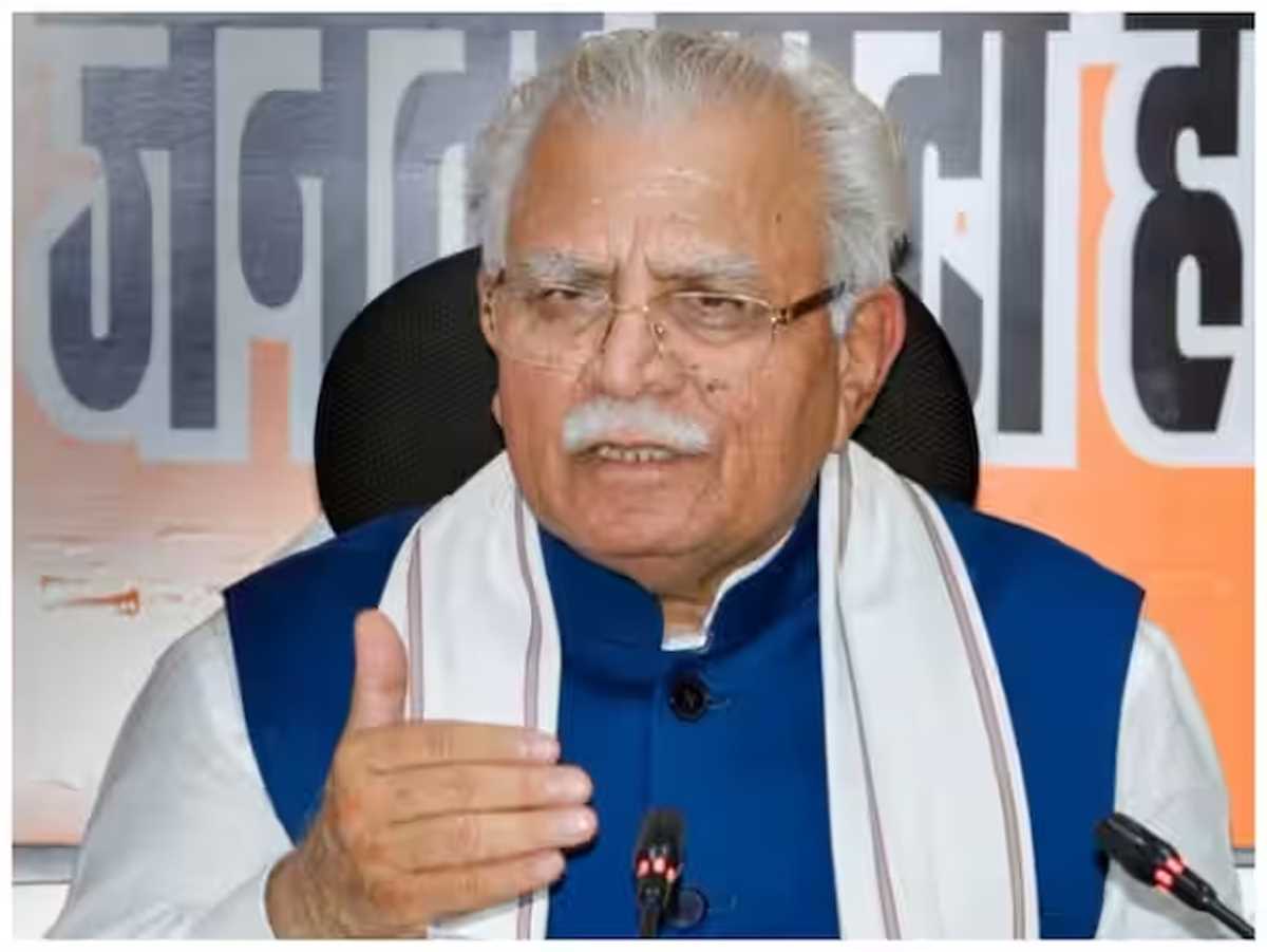 खट्टर ने सिरसा, फतेहाबाद में बाढ़ का हवाई सर्वेक्षण कर अधिकारियों से की बैठक