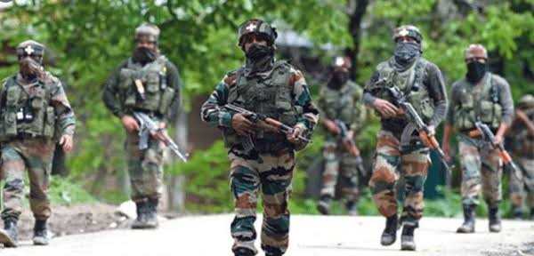 अनंतनाग में आतंकवादियों और सुरक्षा बलों के बीच मुठभेड़ शुरू