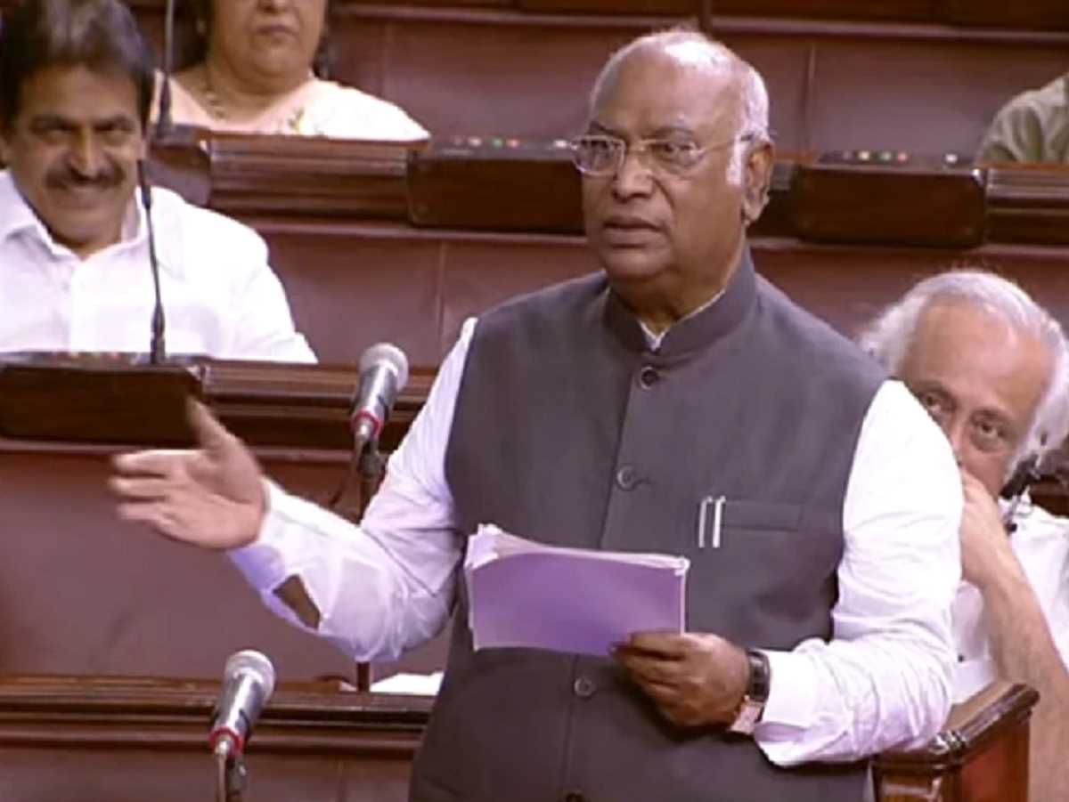 मल्लिकार्जुन खड़गे के भाषण को लेकर राज्य सभा में भाजपा का हंगामा