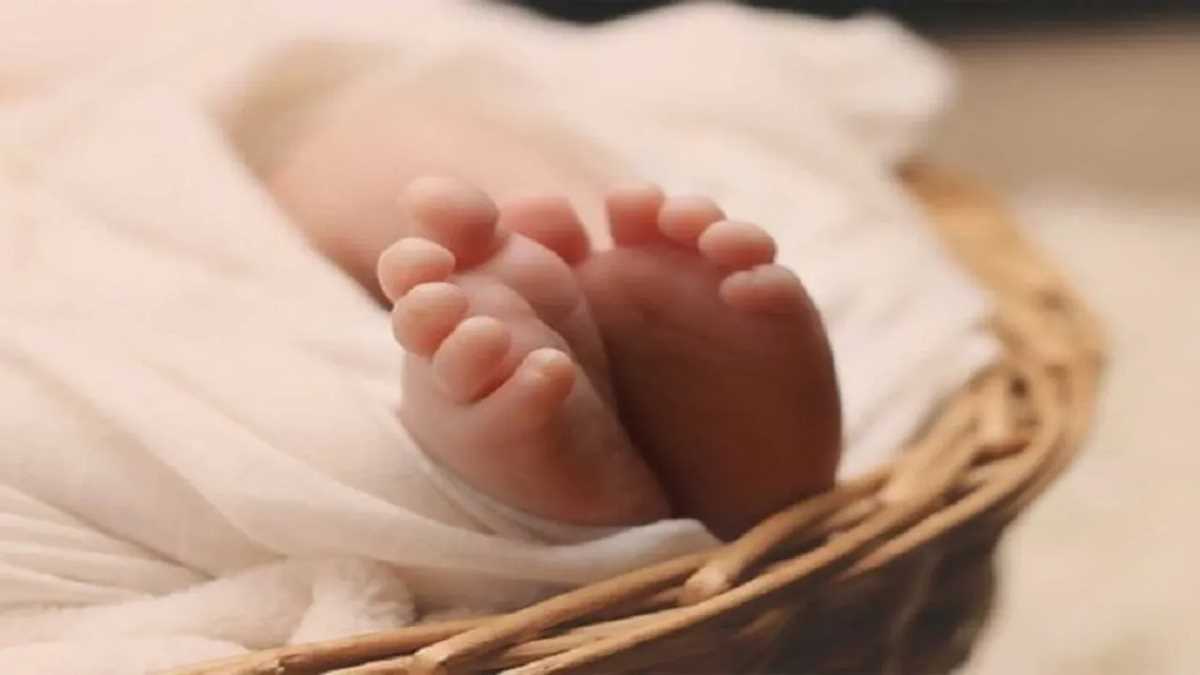 यूपी : दंपति ने 7 महीने की बच्ची को मारकर खेत में दफनाया, गिरफ्तार