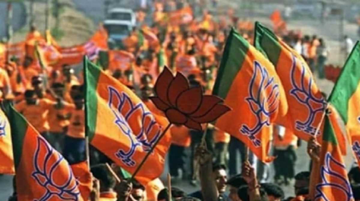 पहली सूची जारी होने के बाद कर्नाटक भाजपा में बगावत, कांग्रेस ने दरवाजे खोले