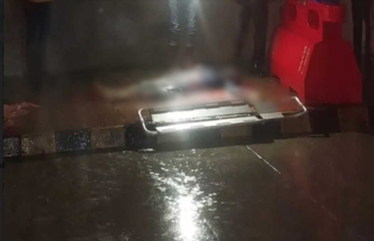 एचसीएल के इंजीनियर की नवीं मंजिल से गिरकर हुई मौत, सीसीटीवी आया सामने एचसीएल के इंजीनियर की नवीं मंजिल से गिरकर हुई मौत, सीसीटीवी आया सामने