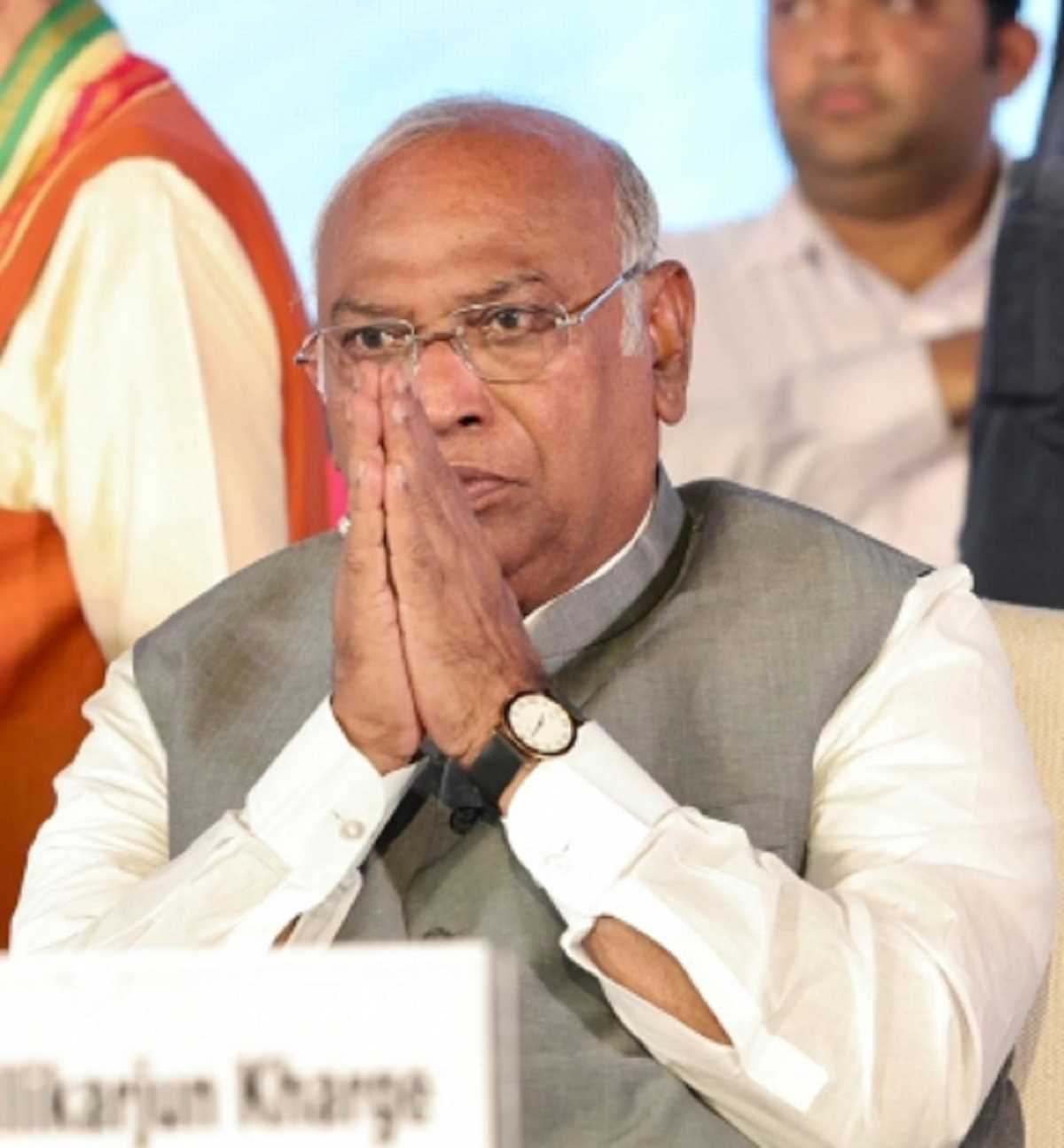 अडानी मामले से बचने के लिए राहुल को राष्ट्रविरोधी बोल रहे हैं नड्डा : खड़गे