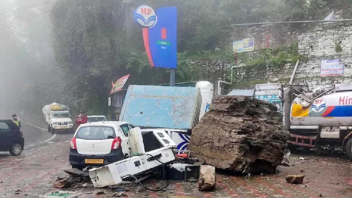 हिमाचल प्रदेश में अचानक आई बाढ़ और लैंडस्लाइड से 22 लोगों की मौत, 8 से अधिक लापता