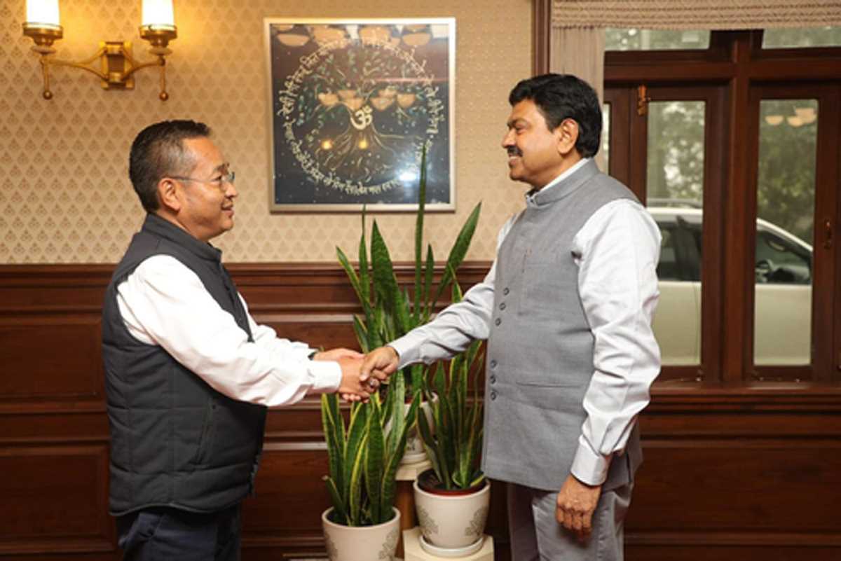 गृह राज्य मंत्री ने सिक्किम के सीएम के साथ की बैठक गृह राज्य मंत्री ने सिक्किम के सीएम के साथ की बैठक