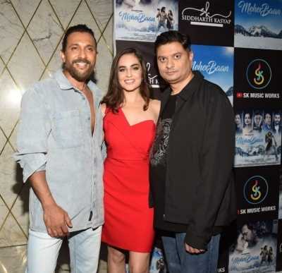 मेहरबान के म्यूजिक वीडियो में नज़र आ रहे कोरियोग्राफर टेरेंस लुईस मेहरबान के म्यूजिक वीडियो में नज़र आ रहे कोरियोग्राफर टेरेंस लुईस