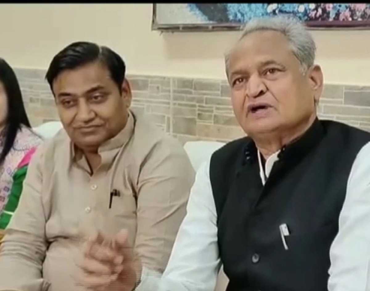 पार्टी में कोई चुनौती नहीं, सिर्फ एप्रोच का फर्क है : गहलोत