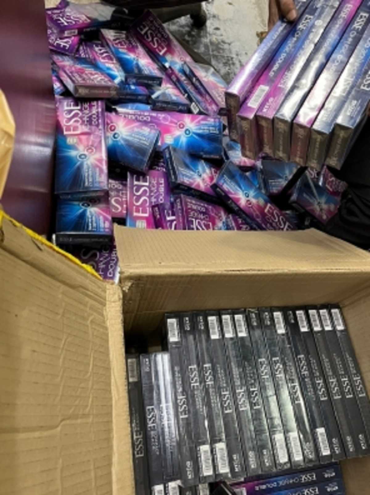 Mumbai: मुंबई में कस्टम्स ने पकड़ी 30 लाख की सिगरेट, ठाणे में कार से नौ लाख का गांजा जब्त Mumbai: मुंबई में कस्टम्स ने पकड़ी 30 लाख की सिगरेट, ठाणे में कार से नौ लाख का गांजा जब्त