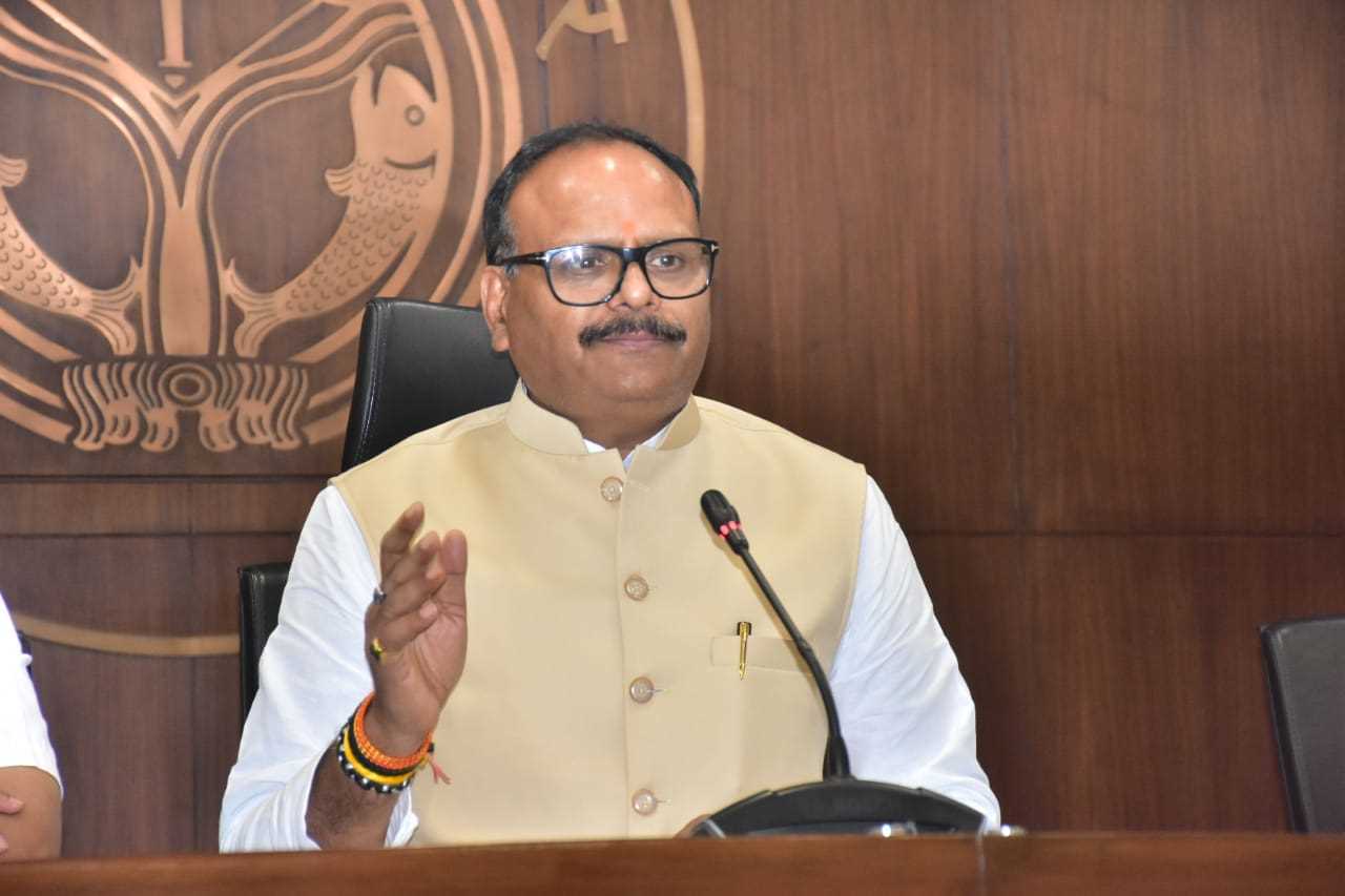 अस्पतालों में आग से बचाव के पुख्ता इंतजाम किये जाये : ब्रजेश पाठक