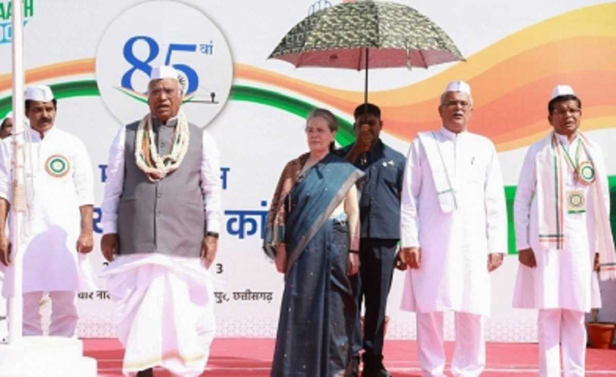 लोकतंत्र का सबसे बड़ा सबूत, आज साधारण ब्लॉक अध्यक्ष पार्टी अध्यक्ष बन गया : खड़गे लोकतंत्र का सबसे बड़ा सबूत, आज साधारण ब्लॉक अध्यक्ष पार्टी अध्यक्ष बन गया : खड़गे