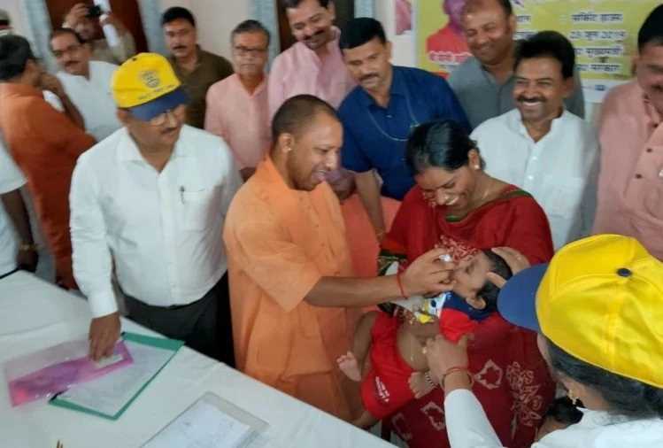 पोलियो के प्रति थोड़ी सी लापरवाही बच्चे के भविष्य को अपाहिज बना देती है: सीएम योगी
