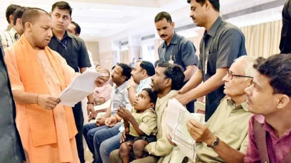 जनता की समस्याओं का करें समाधान : सीएम योगी