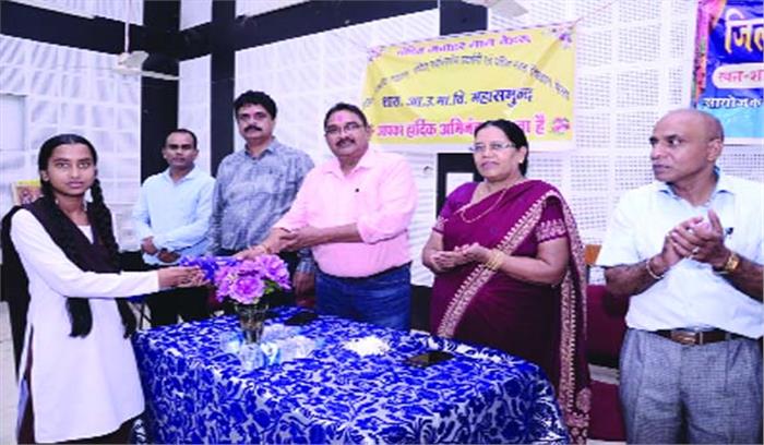 जिला स्तरीय विज्ञान मेले में पिथौरा ब्लाक का सर्वश्रेष्ठ प्रदर्शन रहा