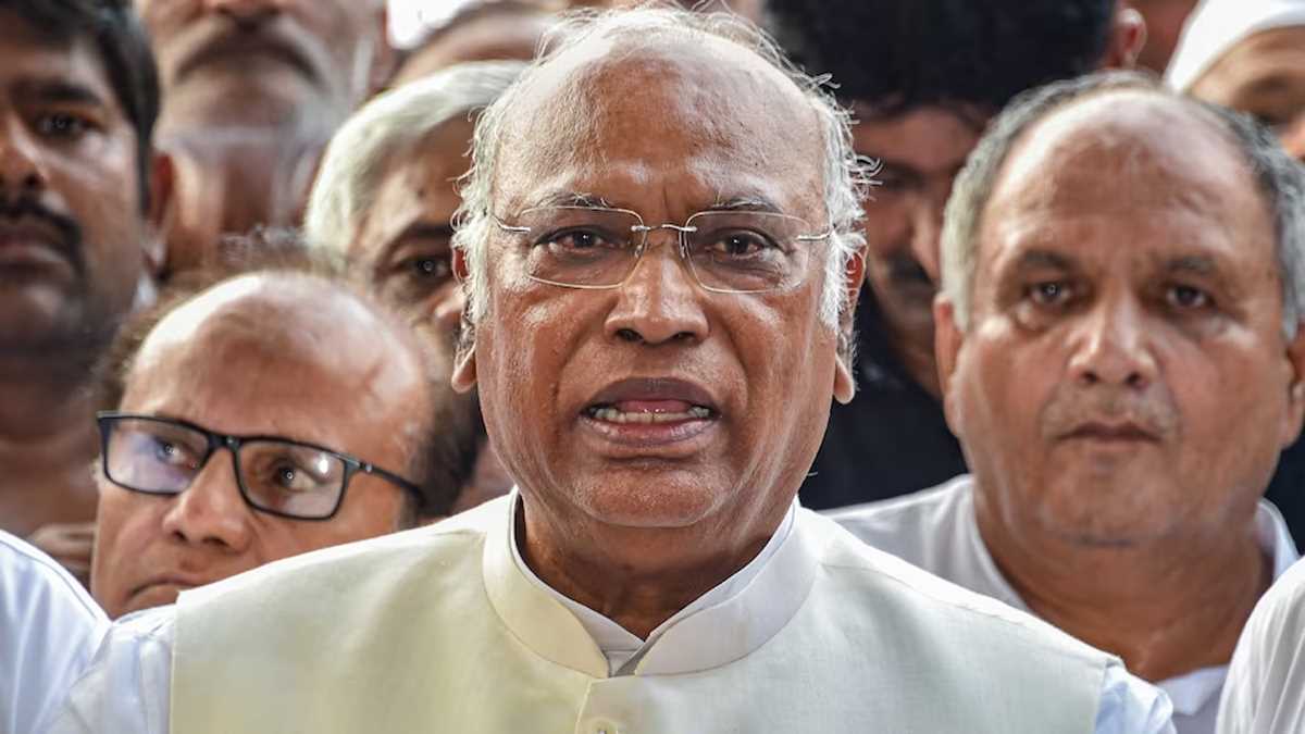 संसद में अडानी का नाम नहीं लेने देती मोदी सरकार : खडगे