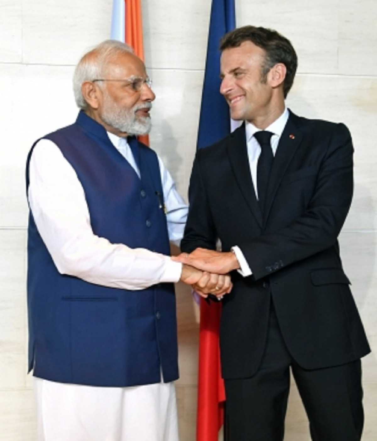 बाली में पीएम मोदी ने फ्रांस के राष्ट्रपति मैक्रों से की मुलाकात